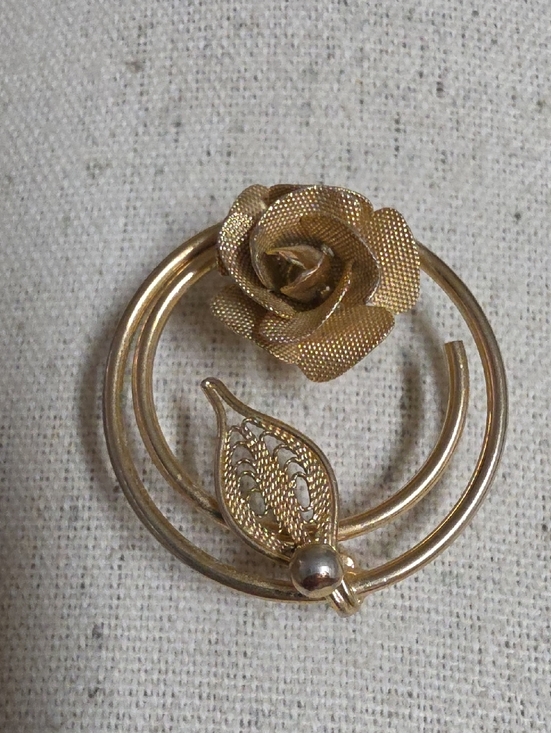 Sarah Coventry Jewelry - Vintage Sarah Coventry Circle Filagree and Mesh Rose Brooch